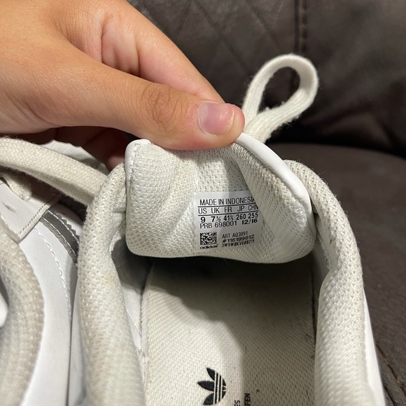 Silver detailed adidas superstars! - Picture 5 of 5